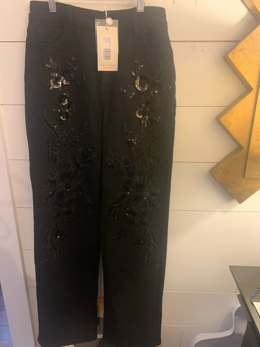 The Noli Shop
Black appliqué jeans NWT
Straight leg
Size 28
27” inseam